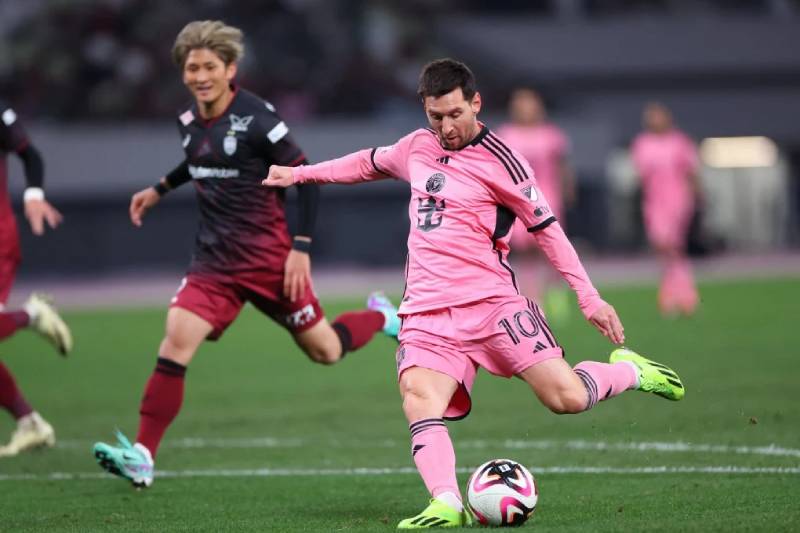 Top 10 Tiền Đạo Ghi Bàn Nhiều Nhất Lịch Sử Bóng Đá 2 Lionel Messi – thiên tài với kỹ thuật sắc bén